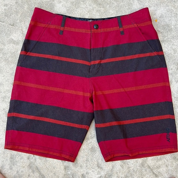 💚Oakley Red Stripe Mens Zulu Boardshort Size 34 - Picture 1 of 6